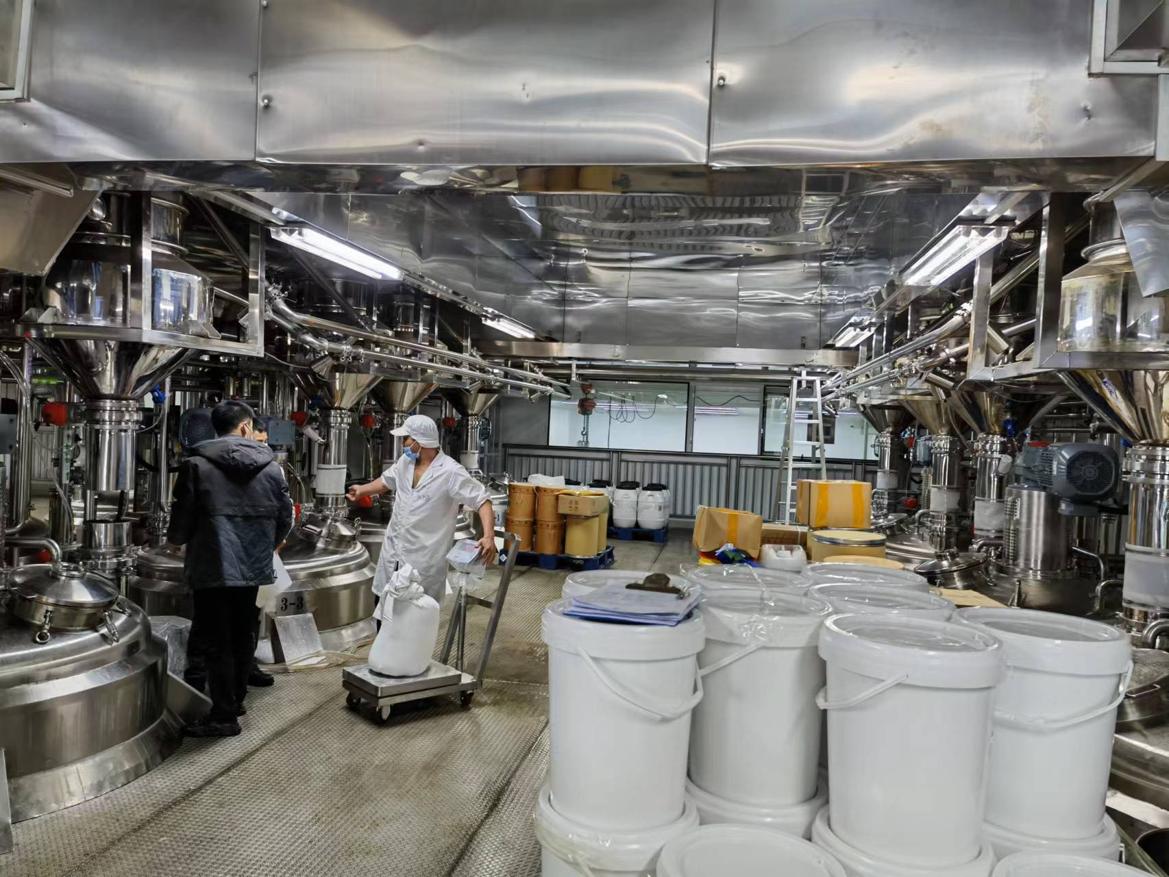 反應釜真空上料生產(chǎn)線(xiàn)